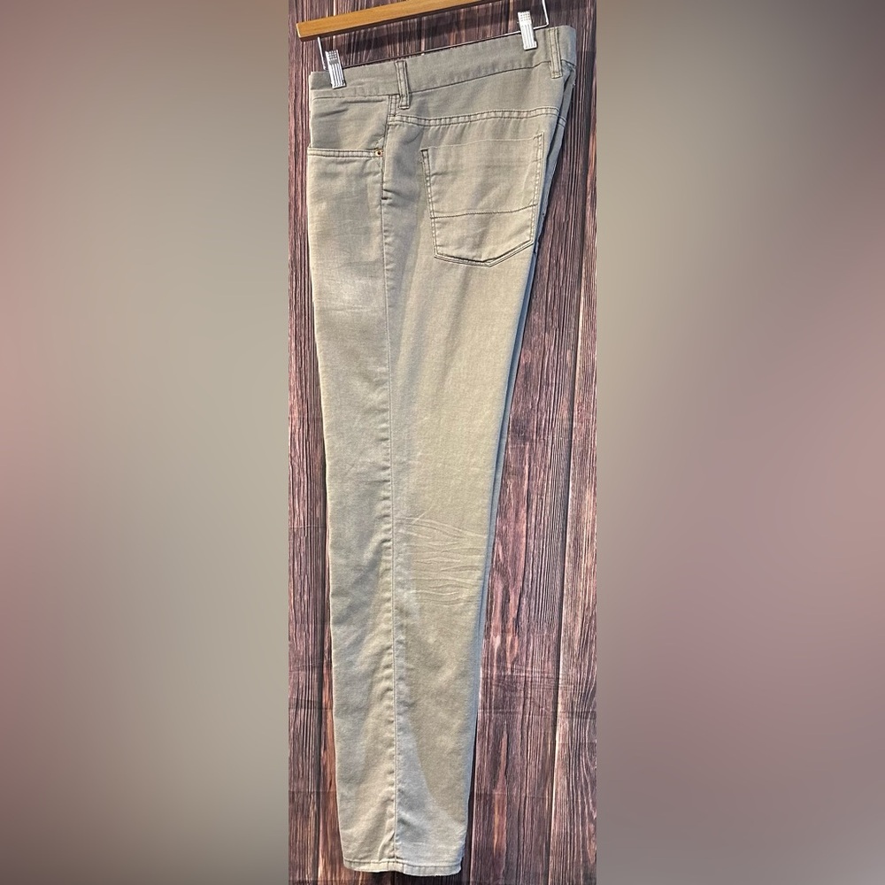 Tommy Bahama Light Gray Pants - Men’s Size 33Wx34L